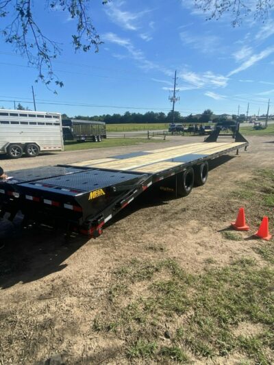 Goosneck FLatbed Trailer for rent