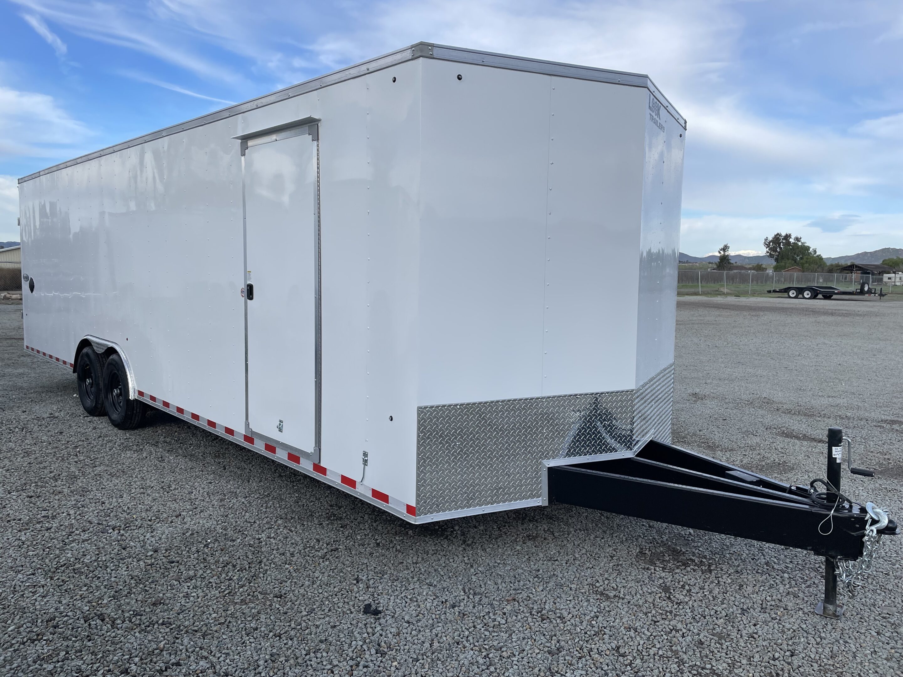 28 ft enclosed trailer for rent